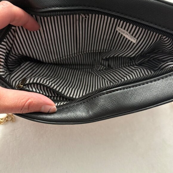 Floral Pattern Crossbody Bag With Gold Chain Strap & Black Accents - Picture 6 of 12